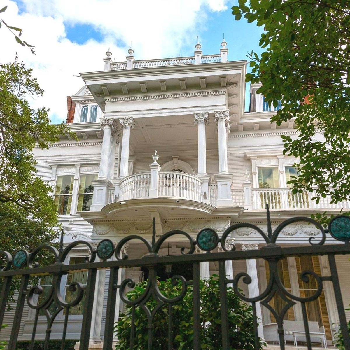 Garden District Walking Tour